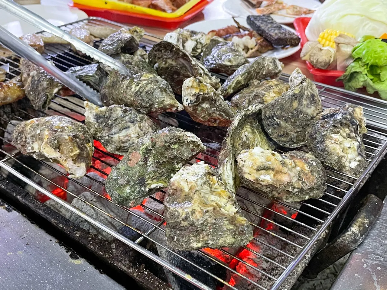 [高雄][林園]阿香澎湖碳烤｜當天現捕漁獲、超大魷魚、澎湖鮮蚵、現煮小卷麵線超狂豐富食材吃到飽｜平價碳烤CP值超高