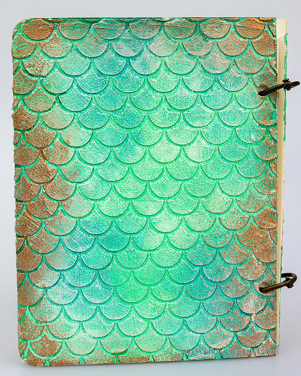 Layers of ink - Textured Vintage Notebook Tutorial by Anna-Karin Evaldsson. Apply Sizzix Luster Wax.