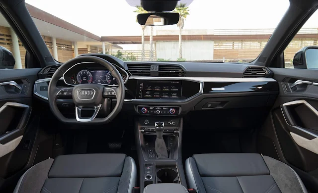 Audi Q3 Sportback 45 TFSI quattro S line - interior- painel