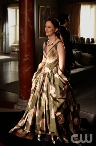  to catch an episode of it I am always drawn to Blair Waldorf's outfit 