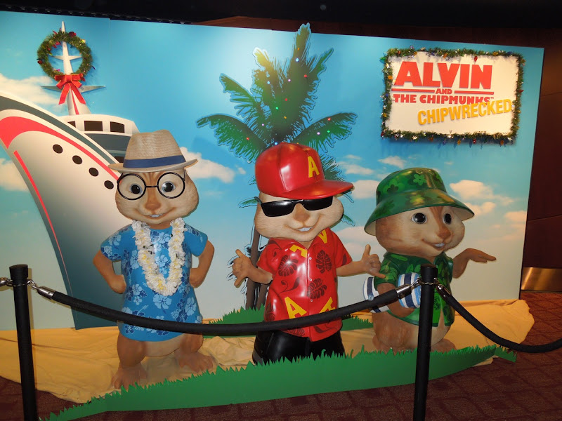 Alvin and the Chipmunks 3 statues