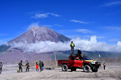 Pesona Tak Terlukiskan: Keajaiban dan Pesona Gunung Semeru yang Menggetarkan Hati