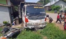 Dump Truk Tabrak Sejumlah Motor dan Pom Bensin di Sekadau