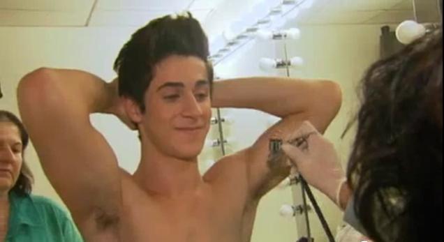 The Wizards of Waverly Place's David Henrie sexy body bulge