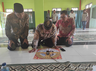 Mengukur Arah Kiblat di Musalla (Calon Masjid) An-Nur Batu 9 Kundur