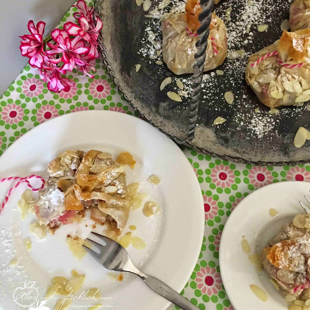 Fruchtige Rhababer-Mandel Strudelpäckchen - vegan und zuckerfrei