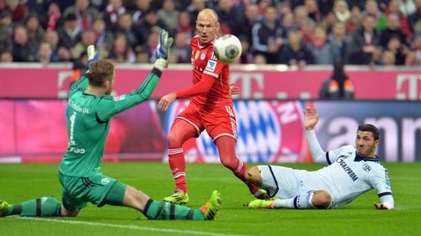 Arjen Robben marcó un "hat-trick" y se erigió como la estrella del partido