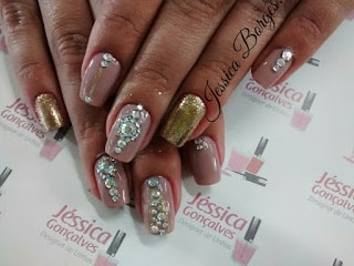 As mais lindas unhas decoradas com pedras