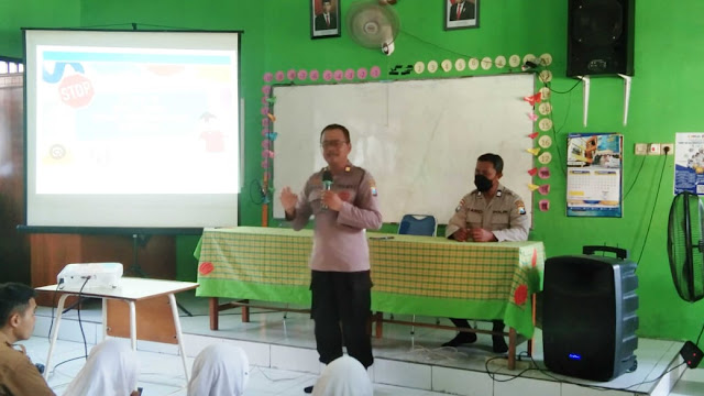 Peringati Hardiknas Polresta Sidoarjo Edukasi Pelajar di Sekolah