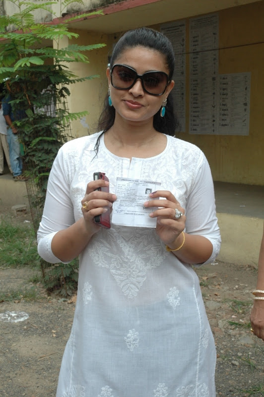 Actress Sneha Celebrities Cast Their Votes Stills film pics