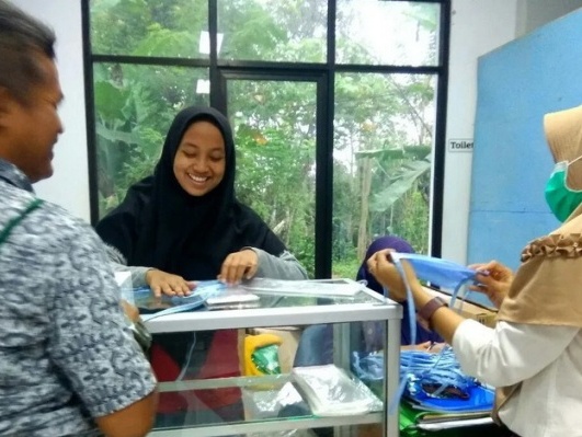 Berkah Corona, Masker Bikinan Santri Darul Falah Cisalak Subang Kebanjiran Pesanan