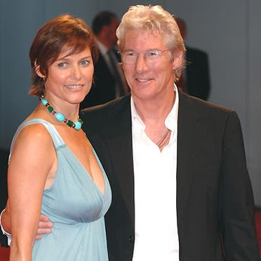 Married couple and actors Richard Gere and Carey Lowell stand near the 