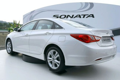 2011 Hyundai Sonata Rear Side View