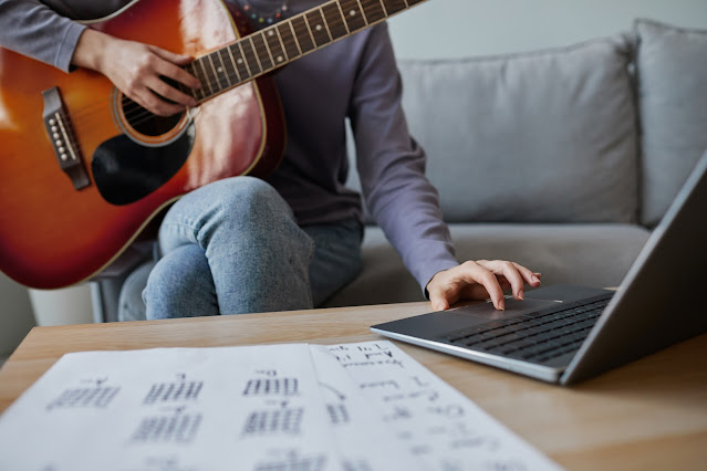 Strings Attached: What to Look for in an Online Guitar Classes