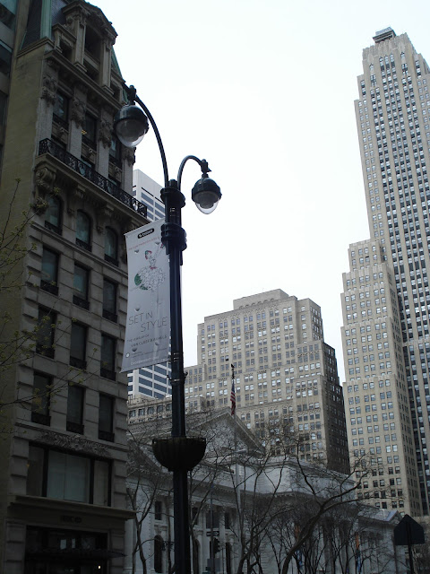 NYCFI-06 Lamppost with Cooper Hewitt 'The Jewelry of Van Cleefs & Arpels' viewing & The New York City Public Library