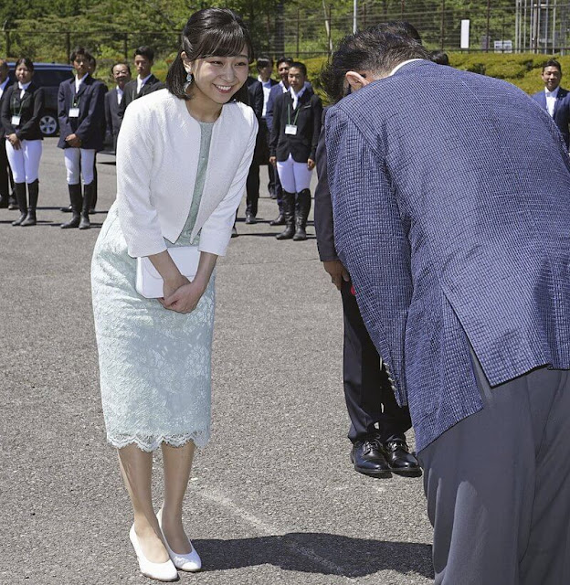 Princess Kako wore a light green lace midi dress and a white jacket. The Princess wore white leather pumps