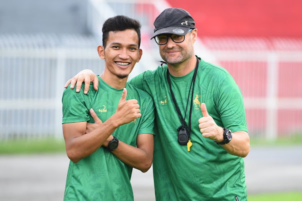 Biodata Tomas Trucha Jurulatih Kelantan United