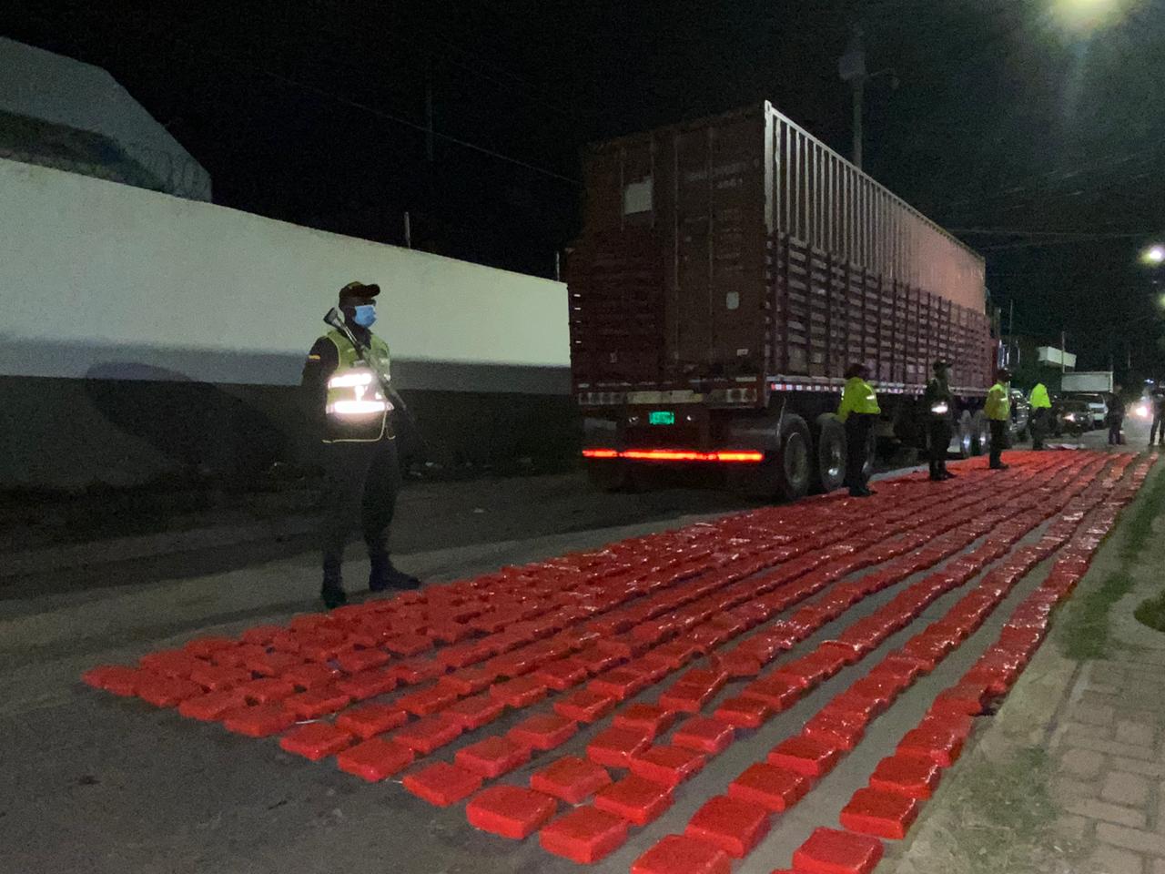 https://www.notasrosas.com/Incautan 505,9 kilos de marihuana de exportación en Maicao