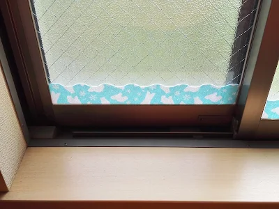 窓ガラスに結露吸水テープを貼ってみた。
