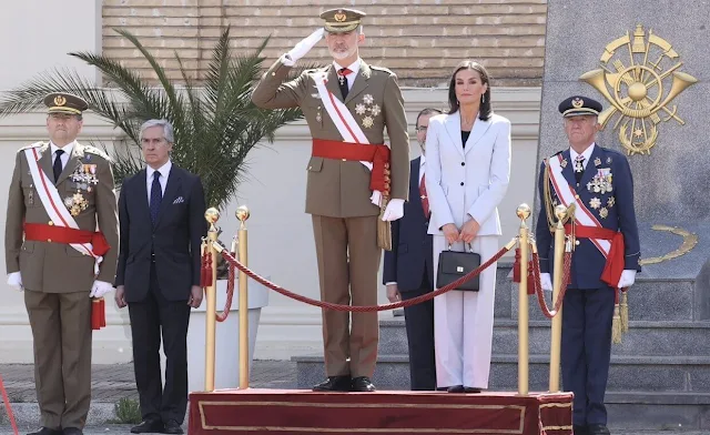 Queen Letizia wore an Asmalla sky blue blazer by Hugo Boss, and Himia sky blue trousers by Boss. Crown Princess Leonor