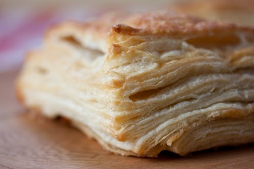 Puff pastry là một loại bánh với rất nhiều các lớp chồng lên nhau