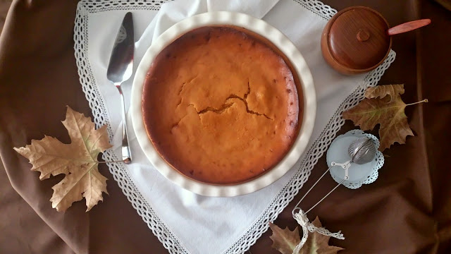 Tarta de batata asada y chocolate blanco. Receta de otoño con boniatos camote papa dulce. Horno. Recetas sencillas y bonitas. Cuca. Postre, merienda.