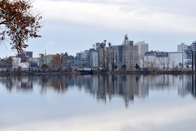 Quaker Oats reflected in lake