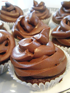 cream chocolate cheese frosted cupcakes