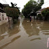 Ribuan warga Duta Kranji Bekasi diterjang banjir