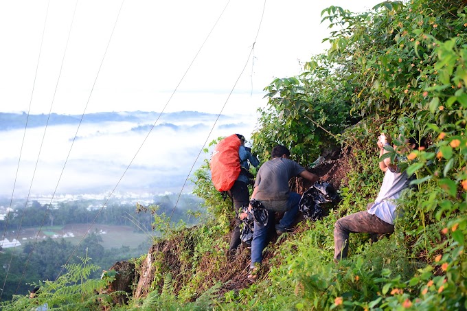 Memungut harapan Di puncak Bukit Biru 