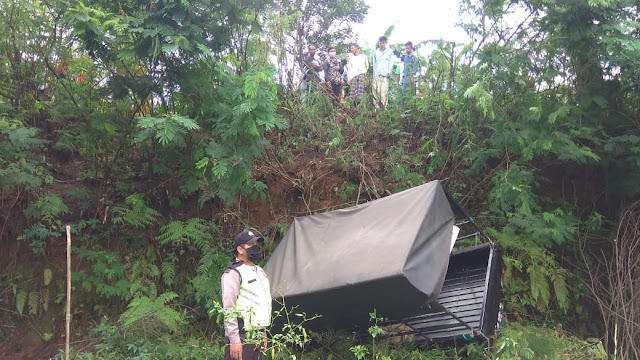 Laka Lantas, Sebuah Mobil Terjun ke Jurang di Plalar Pakis