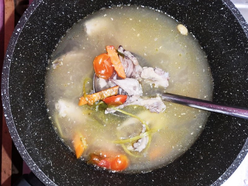 Beri anak makan sup ayam ketika demam