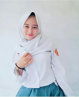 Siswi SMA Cantik Berjilbab