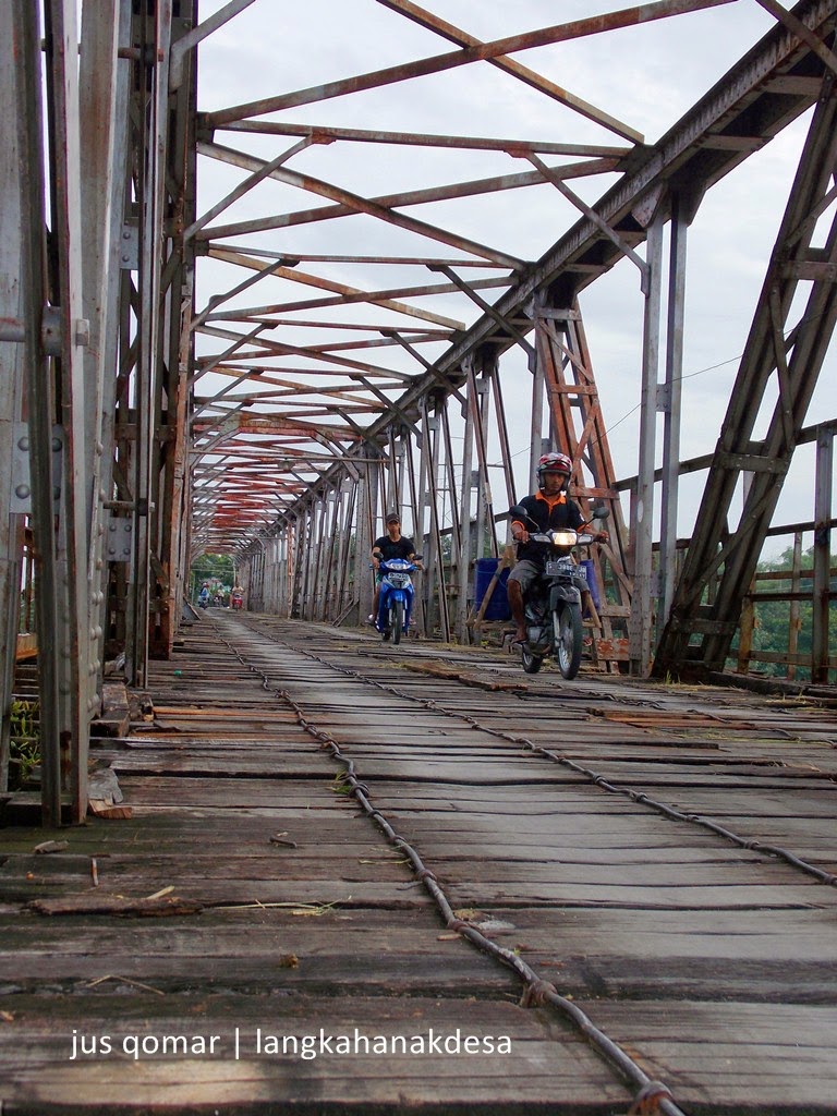 Langkah Anak Desa Jembatan  Cincin Lama Babat