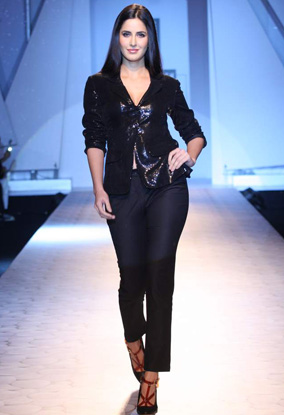 Fashion Show Pics: Katrina Kaif At Van Heusen India Men's Week Grand Finale - FamousCelebrityPicture.com - Famous Celebrity Picture 