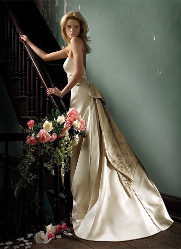 Elegant weddings dress