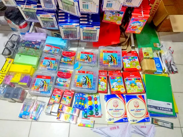 alat alat sekolah dan kantor di toko ATK lengkap bina mandiri stationery