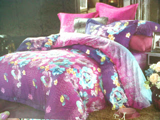 sprei motif bunga dasar ungu