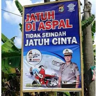 14 Meme Lucu 'Jatuh Cinta' Ini Sukses Bikin Jomblo Melongo 