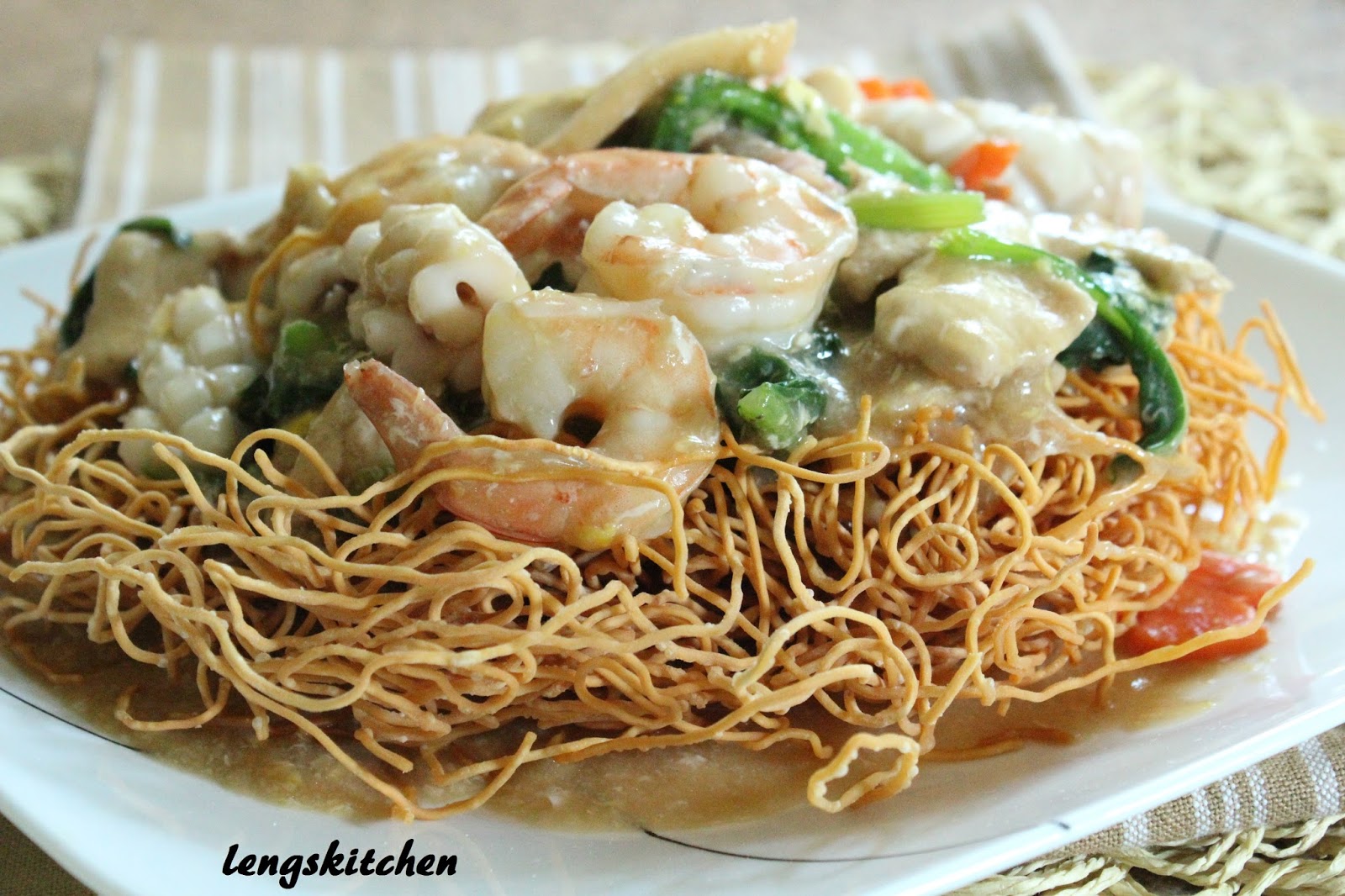 Kitchen Chaos: Seafood Crispy Noodle 海鲜生面