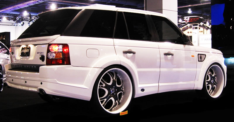 Great fitment of 26 Asanti wheels on this Range Rover Sport on display at