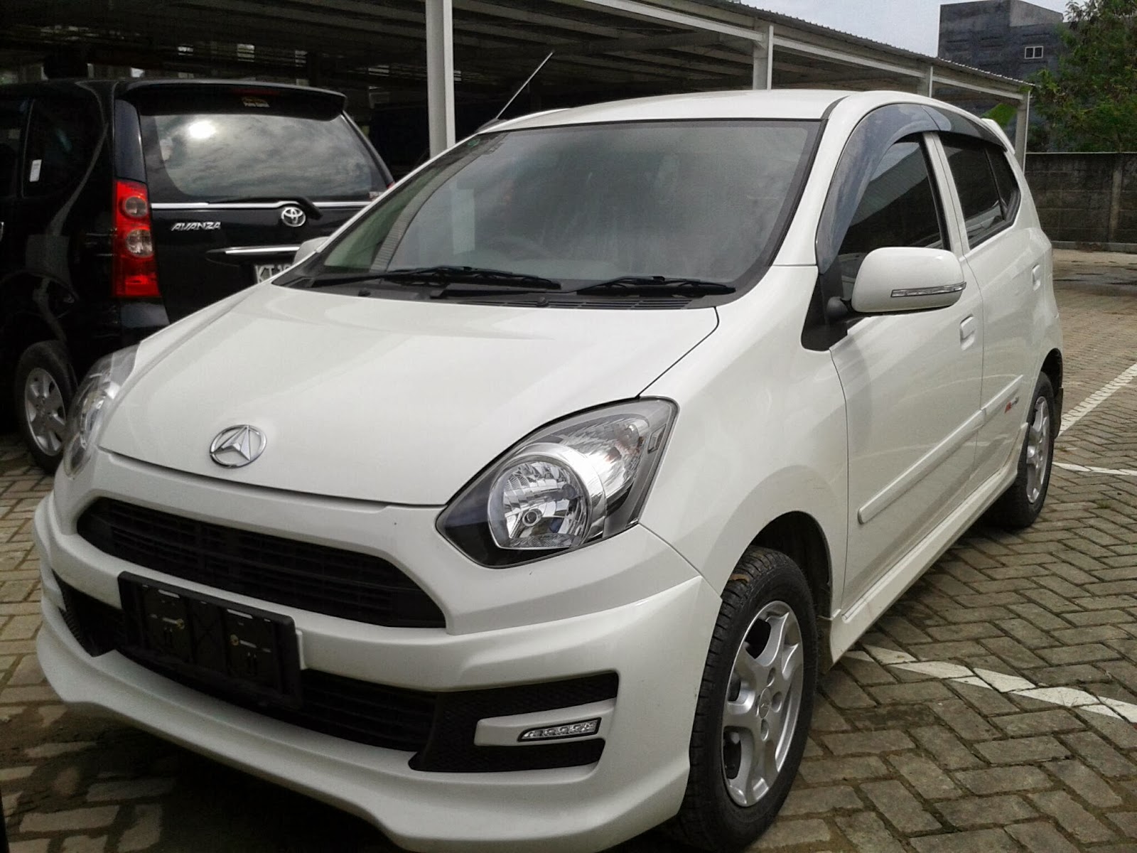 DAIHATSU SAMARINDA: Perbedaan Ayla M sporty dan ayla X 