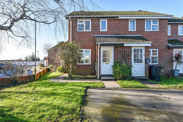 2 bed house, Caernarvon Road, Chichester