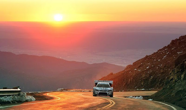 Pikes Peak: Subir a las nubes en tiempo record