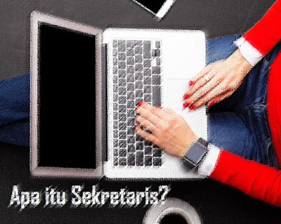 Apa itu Sekretaris - Secara etimologi, pengertian Sekretaris berasal dari bahasa latin yakni "secretum" yang artinya rahasia. Dalam bahasa Prancis disebut dengan secretaire. Dalam bahasa Belanda disebut dengan secretares.  Sedangkan pengertian sekretaris secara terminologi adalah orang yang harus bisa menyimpan rahasia pimpinan atau perusahaan yang tidak perlu diketahui oleh orang atau pegawai lain.  Jadi tugastugas sekretaris tidak lepas dari kerahasiaan perusahaan. Ini disebabkan kebijakan awal yang akan dikeluarkan oleh pimpinan atau perusahaan sedikit banyak akan diketahui oleh sekretaris. Karena tugas sekretaris adalah membantu pimpinan dalam meringankan tugas-tugasnya.  Pengertian Sekretaris Menurut Para Ahli Walaupun terdapat arti secara etimologi dan terminology sekretaris diatas, namun masih banyak lagi pengertian yang dimaksud dengan sekretaris itu salah satunya yang disebutkan oleh para ahli. Adapun pengertian sekretaris menurut para ahli antara lain:  Pengertian Sekretaris Menurut Betty Hutchinson dan Carol Milano Menurut Betty Hutchinson dan Carol Milano yang dikutip oleh Ursula Ernawati (2004:1) bahwa pengertian sekretaris adalah seorang profesional. Sebagai Profesional, Anda diharapkan menampilkan macam-macam tangungjawab tugas kesekretaisan dengan penuh kompetensi, dapat dipercaya dan berkepribadian. Pengertian Sekretaris Menurut Hartiti Hendrato & Tulus Menurut Hartiti Hendrato & Tulus (2004:4) bahwa pengertian sekretaris adalah orang yang membantu seseorang, yaitu pimpinan dalam melaksanakan tugas perkantoran. Pengertian Sekretaris Menurut Saiman Menurut Saiman (2002:24) bahwa pengertian sekretaris adalah orang yang memiliki tugas tentang kegiatan tulis menulis, atau kegiatan catat-mencatat suatu pekerjaan baik itu perkantoran atau perusahaan. Pengertian Sekretaris Menurut The Liang Gie Menurut The Liang Gie, (2002:25) yang dikutip oleh Saiman bahwa yang dimaksud dengan sekretaris adalah seorang petugas yang pekerjaanya menyelenggarakan urusan surat menyurat termasuk menyiapkan bagi penjabat penting atau suatu organisasi. Pengertian Sekretaris Menurut Wursanto Menurut Wursanto (2002:25) yang dikutip Saiman bahwa arti sekretaris adalah seorang pegawai yang bertugas membantu pimpinan kantor dalam menyelesaikan pekerjaan pekerjaan detail kepala atau pimpinannya. Pengertian Sekretaris Menurut M. Braum dan Ramon Menurut M. Braum dan Ramon C (1992:3) �Secretary is an assistant to a chief who takes dictation, prepares correspondence, receives visitors, checks of his official engagements or appointments, anf performs many order related duties that increase the effectiveness of the chief�. Artinya sekretaris adalah seorang pembantu yang menerima pendiktean, menyiapkan surat menyurat, menerima tamu-tamu, memeriksa atau mengingatkan pimpinan mengenai kewajibannya yang sesuai atau perjanjiannya, dan melakukan banyak kewajiban lainnya yang berguna bagi meningkatkan efektifitas kerja pimpinan. Fungsi Sekretaris Sekretaris memegang peranan penting sebagai maksud yang memiliki fungsi dan tugas untuk menentukan berhasil tidaknya tujuan perusahaan.  Pentingnya peranan atau fungsi sekretaris ini tentunya sesuai dengan masing-masing baik dalam organisasi ataupun sekretaris dalam perusahaan. Peranan atau fungsi sekretaris secara umum adalah: 1. Peran sekretaris terhadap atasan  Maksud peran sekretaris terhadap atasan dalam organisasi atau perusahaan adalah: Sekretaris berfungsi sebagai perantara komunikasi dan pembinaan hubungan yang baik bagi orang yang ingin berhubungan/berkomunikasi dengan pimpinan. Berfungsi sebagai sumber informasi yang dibutuhkan pimpinan dalam memenuhi fungsi, tugas, dan tanggung jawab. Sekretaris berfungsi sebagai pelanjut keinginan seorang pimpinan terhadap bawahan yang bertujuan pelaksanaan tugas. Berfungsi sebagai alternatif pemikiran dari pimpinan dalam ide-ide. Sekretaris berfungsi sebagai faktor penunjang berhasilnya fungsi, tugas dan tujuan pekerjaan dan cerminan pimpinan dan bawahan. 2. Peranan sekretaris terhadap bawahan (pimpinan) Maksud peran atau fungsi sekretaris terhadap bawahan pimpinan atau anggotanya dalam organisasi ataupun perusahaan yaitu: Sekretaris berfungsi sebagai penentu kebijakan bagi pegawai bawahan yang dilakukan secara adil, yakni terkait peraturan penempatan pegawai yang sesuai akan kecakapan dan kemampuan (rule of the place). Berfungsi dalam memberikan motivasi kerja kepada pegawai bawahan sehingga pekerjan dapat demikian dapat berjalan dalam mencapai tujuan sesuai dengan tugas dan fungsi masing-masing dalam organisasia atau perusahaan.  Berfungsi dalam memberikan rasa bangga dan puas kepada pegawai bawahan dalam menjalankan tujuan pekerjaan. Menerima pendapat dan usul bawahan dalam berbagai masalah. Mengadakan pendekatan kepada pegawai untuk lebih mengarahkan dan mengetahui kelemahan dan kehendak pegawai bawahan sehingga sikap dan tingkah laku sekretaris akan berpengaruh terhadap pekerjaan pegawai bawahan.  Bagi sekretaris dapat bersikap ramah dan komunikatif yang memberikan suasana hubungan kerja yang baik bagi bawahan sehingga dalam menemukan permasalahan baik dalam organisasi atau perusahaan dapat didiskusikan dan dicari penyelesaiannya Tujuan Sekretaris Tujuan dibentuknya sekretaris dalam organisasi atau perusahaan yaitu: Sekretaris bertujuan menjamin kelancaran kegiatan organisasi/perusahaan dan bertanggung jawab dalam aktivitas rutin dalam perusahaan/organisasi dan menyalurkan pengetahuan yang dimiliki. Sebagai acuan Utama untuk membicarakan permasalahan terhadap pimpinan dalam meningkatkan tugas dan fungsi organisasi atau perusahaan.  Membantu kelancaran kegiatan pimpinan terutama dalam kegiatan administrasi Meningkatkan citra atasan Memperlancar kegiatan ketatausahaan dikantor seperti mengetik, kompiter, kearsipan dan penggandaan dokumen yang diperlukan suatu perusahaan. Mempererat hubungan atasan dengan bawahan dalam hal komunikasi, atau dengan kata lain sebagai media penghubung antara atasan dan bawahan dalam perusahaan Media perekam, penyimpan, pengingat kegiatan atasan dalam bentuk penyususnan jadwal kerja harian dalam perusahaan/organisasi. Jenis-Jenis Sekretaris Dalam Wursanti (2006:2), sekertaris dibedakan menjadi beberapa jenis, diantaranya yaitu: Sekretaris Organisasi Sekretaris Organisasi atau sekretaris instasi, sekretaris perusahaan, business secretary, excecutive secretary.  Seorang sekretaris organisasi disamping menjalankan tugas atas perintah pimpinan, juga berkedudukan sebagai manajer yang mengelola suatu unit kerja dalam bidang kesekretariatan. Contoh sekretaris organisasi yaitu sekretaris jendral, sekretaris kabinet, sekretaris wilayah dan lain sebagainya. Sekretaris Pribadi Sekretaris pribadi adalah seseorang yang mengejakan kegiatan perkantoran untuk membantu seseorang dan bersifat pribadi. Dengan kata lain, sekretaris pribadi adalah seseorang yang diangkat dan digaji oleh perorangan. Sekretaris Pimpinan Sekretaris pimpinan adalah seseorang pembantu pimpinan yang bertugas mengerjakan tugas perkantoran untuk pimpinan tertentu. Ilustrasi: Pengertian Sekretaris, Fungsi, Tujuan, & Jenis Sekretaris  Demikianlah informasi mengenai Pengertian Sekretaris, Fungsi, Tujuan, & Jenis Sekretaris. Semoga informasi ini dapat bermanfaat bagi kita semua dan membuka cakrawala pengetahuan kita. Sekian dan terima kasih. Salam Berbagi Teman-Teman. 