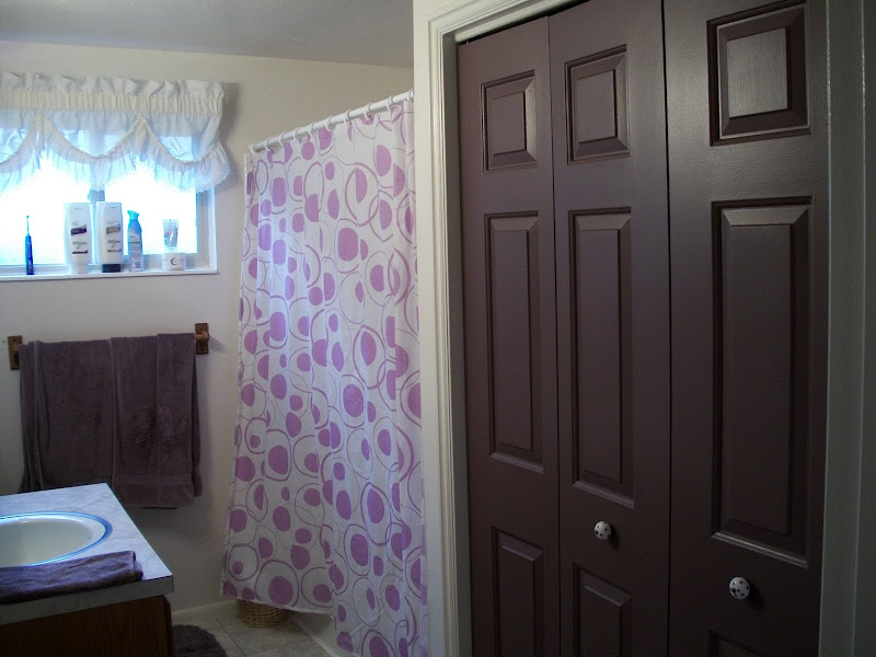 And MY favorite! the upstairs bathroom is even MORE purple! Michal  title=