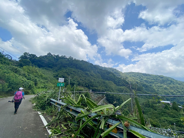 中象道路7.5K--展望走過的山稜線