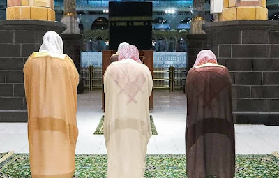 Imamët e Qabes nuk e drejtojnë më namazin përballë Qabes që nga pandemia COVID-19