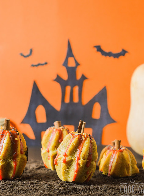 Halloween Pumpkin Mini Cakes