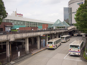 多摩センターのバス乗り場も昭和っぽかったです。
